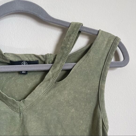 Missguided Green Acid Wash Cutout V Neck Bodysuit Size Medium - Picture 4 of 6